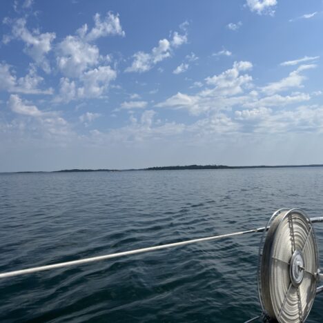 Käringsund, aurinkoinen ja kaunis satama
